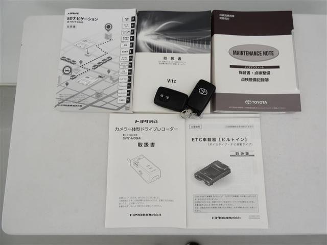 ヴィッツ Ｆ　セーフティーエディションＩＩＩ　フルセグ　メモリーナビ　バックカメラ　ドラレコ　衝突被害軽減システム　ＥＴＣ　ＬＥＤヘッドランプ　ＤＶＤ再生　記録簿　アイドリングストップ　ナビ＆ＴＶ　ＣＤ　盗難防止装置　スマートキー　キーレス（26枚目）
