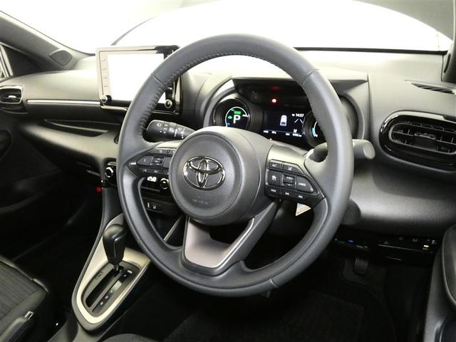 ヤリス ハイブリッドＺ　４ＷＤ　フルセグ　メモリーナビ　バックカメラ　衝突被害軽減システム　ＥＴＣ　ＬＥＤヘッドランプ　ミュージックプレイヤー接続可　記録簿　安全装備　オートクルーズコントロール　ナビ＆ＴＶ　アルミホイール（7枚目）