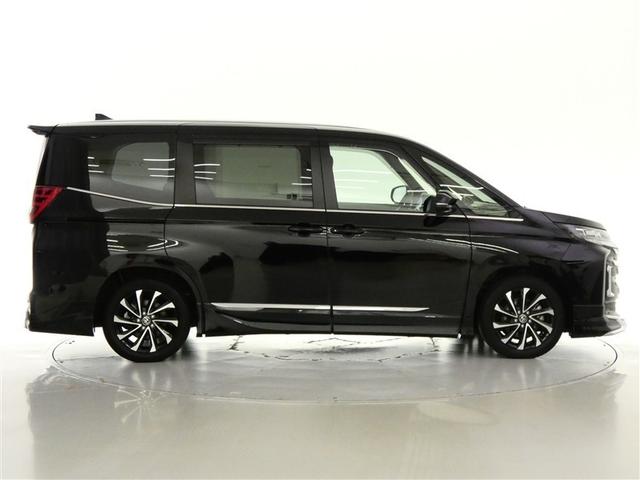 ノア ハイブリッドＳ－Ｚ　フルセグ　メモリーナビ　後席モニター　バックカメラ　ドラレコ　衝突被害軽減システム　ＥＴＣ　両側電動スライド　ＬＥＤヘッドランプ　フルエアロ　３列シート　ワンオーナー　ＤＶＤ再生　記録簿　乗車定員７人（2枚目）