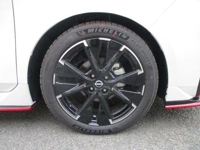 オーラ １．２　ＮＩＳＭＯ　プロパイロット／ＢＯＳＥサウンドシステム　エマージェンシブレーキ　アラウンドビューカメラ　スマートキー＆プッシュスタート　ワンオーナー　ＥＴＣ　車線逸脱　記録簿　ワンセグ　Ｂカメラ　アイドリングストップ　運転席エアバッグ　ＡＢＳ　ナビＴＶ（18枚目）