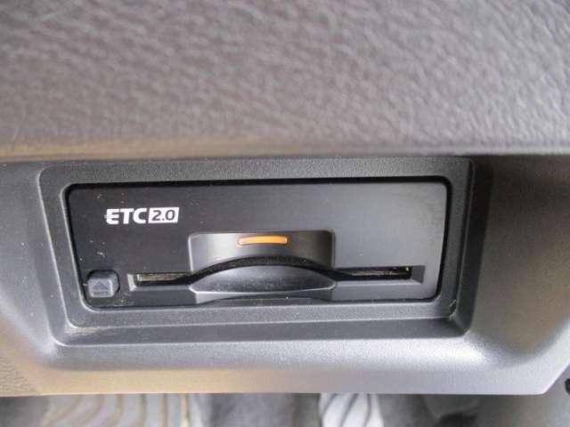 セレナ ２．０　ハイウェイスターＶ　ドラレコ　ナビ　ＥＴＣ２．０　ＡＶＭ　両側電動ドア　踏み間違い防止アシスト　リヤロールサンシェード　シートヒーター　スマートルームミラー　ステアリングスイッチ　プロパイロット　Ｐバイザー　純正アルミ－（9枚目）