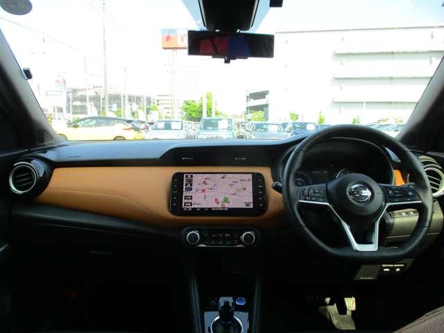 キックス １．２　Ｘ　ツートーン　インテリアエディション　（ｅ－ＰＯＷＥＲ）　プロパイロット／スマートルームミラー　アラウンドビュ－モニター　キーフリー　１オーナー　ＬＥＤライト　イモビライザー　レーダークルーズ　Ｄレコ　点検記録簿　ＥＴＣ　メモリ－ナビ　ＡＷ　アイドリングストップ　インテリキー　車線逸脱　ＡＢＳ（3枚目）
