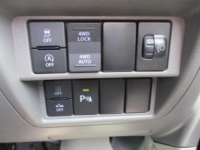 クリッパーバン ６６０　ＤＸ　ＧＬパッケージ　ハイルーフ　４ＷＤ　衝突軽減ブレーキ／踏み間違い防止装置　衝突回避支援　Ｂカメラ　４ＷＤ　ＬＥＤヘッドランプ　車線逸脱　キーレス　ＥＴＣ　ドライブレコーダー　パワステ　運転席エアバック　アイドリングストップ　助手席エアバック　エアコン　メモリーナビ（11枚目）