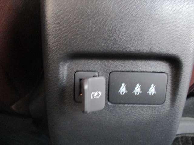 キックス １．２　Ｘ　（ｅ－ＰＯＷＥＲ）　衝突軽減ブレーキ／踏み間違い　ＬＥＤヘッド　踏み間違い防止　オートエアコン　アラウンドビューモニター　禁煙車　スマートキー　ＥＴＣ　盗難防止システム　レーダークルーズ　ワンオーナー　バックカメラ　メモリーナビ　アルミホイール（17枚目）