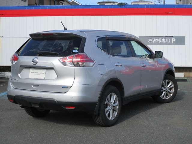 エクストレイル ２．０　２０Ｘ　エマージェンシーブレーキパッケージ　２列車　４ＷＤ　衝突軽減ブレーキ／踏み間違い／バックカメラ　スマキ－　アイドリングＳＴＯＰ　セキュリティ　ＡＷＤ　アルミ　ＬＥＤヘッドランプ　エアコン　パワーステアリング　キーレス　ＥＴＣ車載器　パワーウインドウ　ＡＢＳ　エアバッグ　Ｗエアバッグ　リヤカメラ（2枚目）