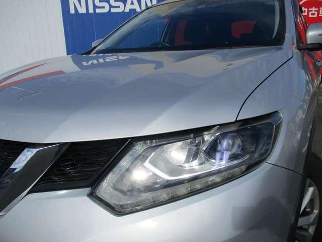 エクストレイル ２．０　２０Ｘ　エマージェンシーブレーキパッケージ　２列車　４ＷＤ　衝突軽減ブレーキ／踏み間違い／バックカメラ　スマキ－　アイドリングＳＴＯＰ　セキュリティ　ＡＷＤ　アルミ　ＬＥＤヘッドランプ　エアコン　パワーステアリング　キーレス　ＥＴＣ車載器　パワーウインドウ　ＡＢＳ　エアバッグ　Ｗエアバッグ　リヤカメラ（13枚目）