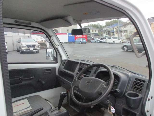 ＮＴ１００クリッパートラック ６６０　ＤＸ　ＡＭ／ＦＭラジオ　ワンオーナー車　運転席エアバック　ＰＳ　エアコンパワステ　メンテナンスノート（3枚目）