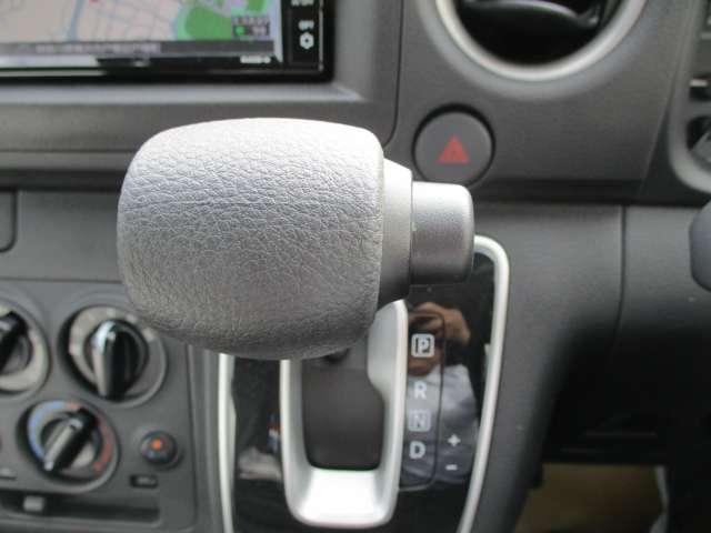 キャラバン ２．５　チェアキャブ　車いす２名仕様　オートスライドドア付（18枚目）