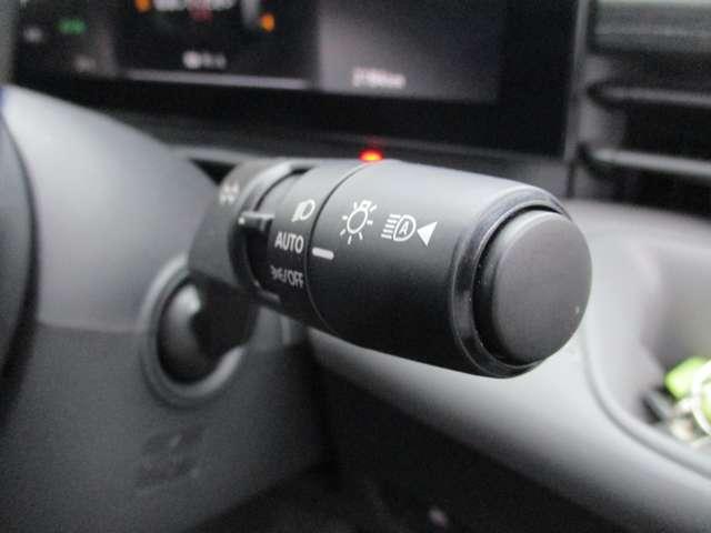 セレナ １．４　ｅ－ＰＯＷＥＲ　ルキシオン　インテリジェントエマージェンシーブレーキ　ナビ　ドライブレコーダー　ＬＤＰ　ワンオーナー　アルミホイール　インテリジェントキー　オートエアコン　メモリーナビ　インテリジェントクルーズコントロール（13枚目）