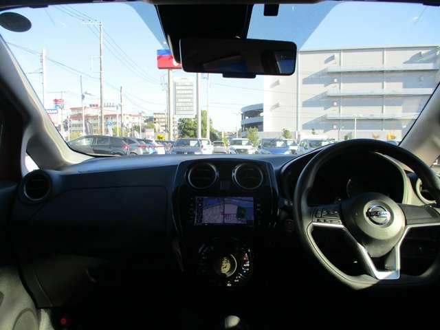 窓ガラスが大きく視界が良好です