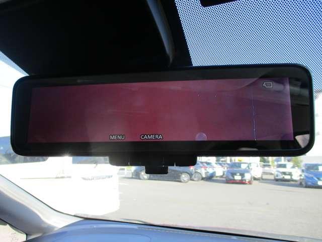 夜間でも視界スッキリ　『スマートルームミラー』