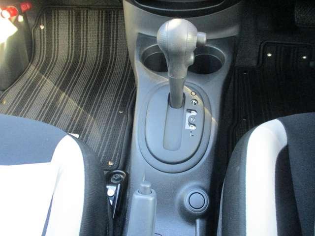 シンプルにお使いやすいシフトレバー