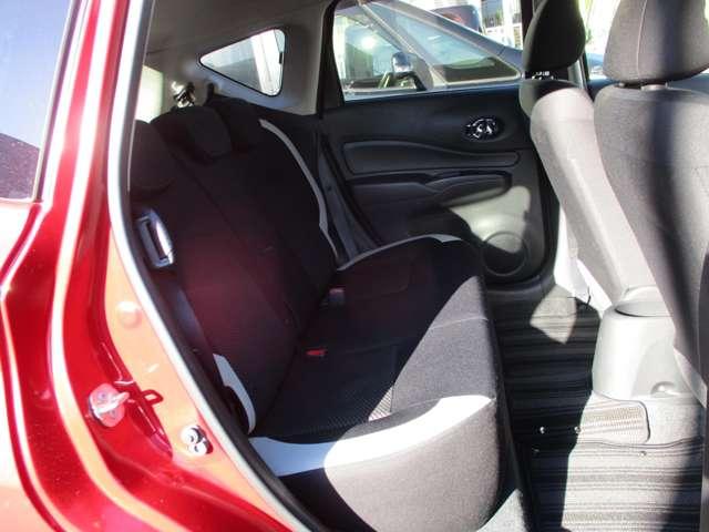 後席も広々快適