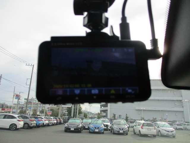 セレナ ２．０　２０Ｘ　Ｓ－ＨＹＢＲＩＤ　アドバンストセーフティ　パッケージ　ワンオーナー　パワーウィンドウ　インテリジェントキー　ＡＢＳ　キーレスエントリーキー　エアコン　パワーステアリング　運転席エアバック（9枚目）