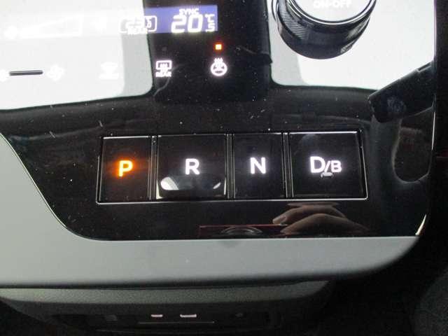 セレナ 1.4 e-POWER ハイウェイスターV 衝突軽減ブレーキ/踏み間違い/アラウンドビ 自動(被害軽減)ブレーキ 展示試乗車UP LDP 追従クルーズ LEDランプ バックモニター 禁煙 アルミホイール ドライブレコーダ ETC 記録簿 盗難防止システム スマートキー 1オナ ナビTV(17枚目)