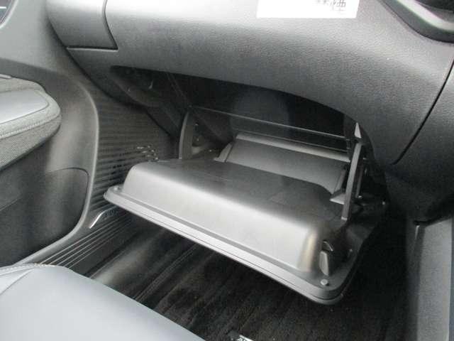 オーラ 1.2 G 90周年記念車 プロパイロット/BOSEサウンドシステム アラウンドモニ LED スマートキー 衝突軽減ブレーキ 寒冷地仕様 オートエアコン アルミ メモリーナビ ドラレコ バックカメラ サイドカメラ キーレス アイドリングストップ ETC レーダークルーズ(18枚目)