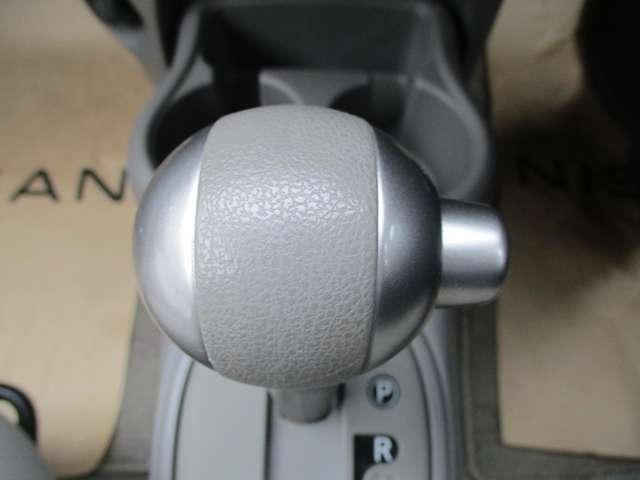 マーチ １．２　ボレロ　インテリキー／ＥＴＣ／ＣＤ　ダブルエアバック　ワンオ－ナ－車　メンテナンスノート　アイドリングＳ　パワーステアリング　パワーウィンドウ　アルミ付き　キーレス　スマートキー　ＥＴＣ　ＡＢＳ　運転席エアバッグ　マニュアルエアコン（10枚目）