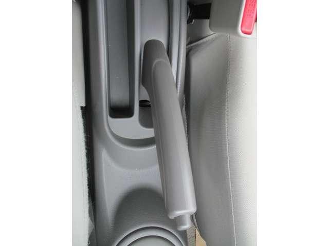 マーチ １．２　ボレロ　インテリキー／ＥＴＣ／ＣＤ　ダブルエアバック　ワンオ－ナ－車　メンテナンスノート　アイドリングＳ　パワーステアリング　パワーウィンドウ　アルミ付き　キーレス　スマートキー　ＥＴＣ　ＡＢＳ　運転席エアバッグ　マニュアルエアコン（11枚目）