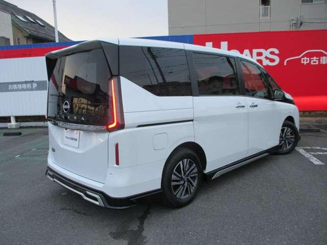 セレナ ２．０　ハイウェイスターＶ　ＡＷＩＮエアロパーツ装着車／プロパイロット　Ｗ電動スライド　レーダークルコン　レーンアシスト　展示試乗車ＵＰ　ＬＥＤランプ　ワンオーナー車　盗難防止システム　ＥＴＣ装備　カーテンエアバッグ　アルミホイール　キーフリー　メモリ－ナビ　ナビＴＶ（2枚目）