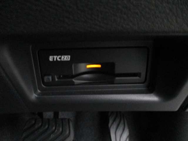 セレナ ２．０　ハイウェイスターＶ　ＡＷＩＮエアロパーツ装着車／プロパイロット　Ｗ電動スライド　レーダークルコン　レーンアシスト　展示試乗車ＵＰ　ＬＥＤランプ　ワンオーナー車　盗難防止システム　ＥＴＣ装備　カーテンエアバッグ　アルミホイール　キーフリー　メモリ－ナビ　ナビＴＶ（8枚目）