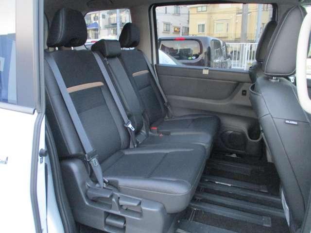 セレナ ２．０　ハイウェイスターＶ　ＡＷＩＮエアロパーツ装着車／プロパイロット　Ｗ電動スライド　レーダークルコン　レーンアシスト　展示試乗車ＵＰ　ＬＥＤランプ　ワンオーナー車　盗難防止システム　ＥＴＣ装備　カーテンエアバッグ　アルミホイール　キーフリー　メモリ－ナビ　ナビＴＶ（13枚目）