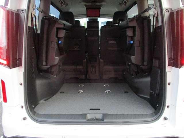 セレナ ２．０　ハイウェイスターＶ　ＡＷＩＮエアロパーツ装着車／プロパイロット　Ｗ電動スライド　レーダークルコン　レーンアシスト　展示試乗車ＵＰ　ＬＥＤランプ　ワンオーナー車　盗難防止システム　ＥＴＣ装備　カーテンエアバッグ　アルミホイール　キーフリー　メモリ－ナビ　ナビＴＶ（17枚目）