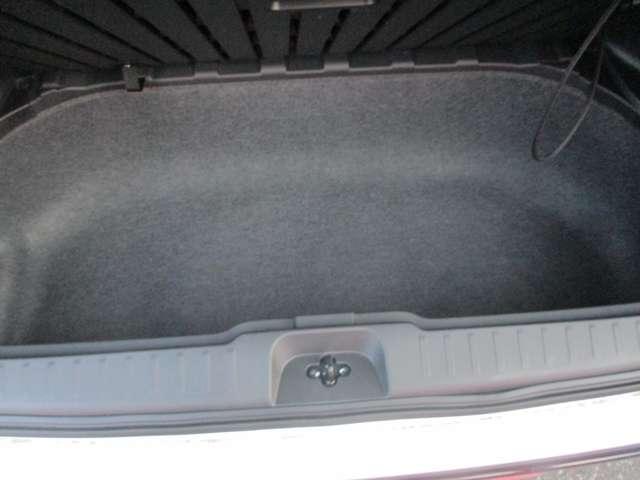 セレナ ２．０　ハイウェイスターＶ　ＡＷＩＮエアロパーツ装着車／プロパイロット　Ｗ電動スライド　レーダークルコン　レーンアシスト　展示試乗車ＵＰ　ＬＥＤランプ　ワンオーナー車　盗難防止システム　ＥＴＣ装備　カーテンエアバッグ　アルミホイール　キーフリー　メモリ－ナビ　ナビＴＶ（18枚目）