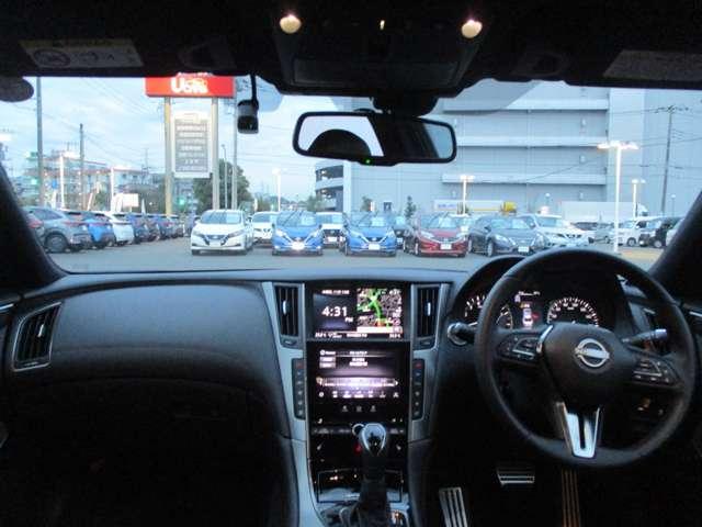 スカイライン ３．０　４００Ｒ　ラインナビ／衝突軽減ブレーキ／踏み間違い／　本革シ－ト　ＬＥＤヘッド　キーレスエントリー　ワンオーナ　車線逸脱警報　スマ－トキ－　バックモニター　ドラレコ　メモリーナビ　ナビＴＶ　サイドカメラ　ＡＡＣ　アルミ　盗難防止装置　ＥＴＣ　エアバッグ（3枚目）