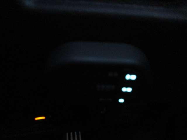 スカイライン ３．０　４００Ｒ　ラインナビ／衝突軽減ブレーキ／踏み間違い／　本革シ－ト　ＬＥＤヘッド　キーレスエントリー　ワンオーナ　車線逸脱警報　スマ－トキ－　バックモニター　ドラレコ　メモリーナビ　ナビＴＶ　サイドカメラ　ＡＡＣ　アルミ　盗難防止装置　ＥＴＣ　エアバッグ（9枚目）