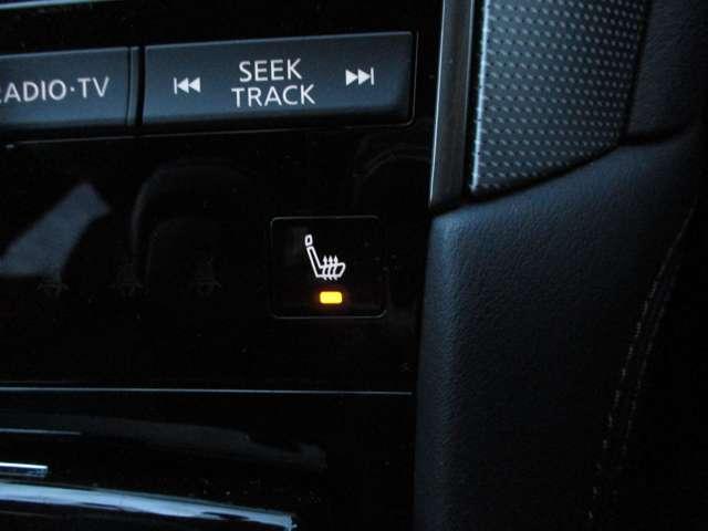 スカイライン ３．０　４００Ｒ　ラインナビ／衝突軽減ブレーキ／踏み間違い／　本革シ－ト　ＬＥＤヘッド　キーレスエントリー　ワンオーナ　車線逸脱警報　スマ－トキ－　バックモニター　ドラレコ　メモリーナビ　ナビＴＶ　サイドカメラ　ＡＡＣ　アルミ　盗難防止装置　ＥＴＣ　エアバッグ（14枚目）