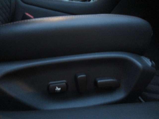 スカイライン ３．０　４００Ｒ　ラインナビ／衝突軽減ブレーキ／踏み間違い／　本革シ－ト　ＬＥＤヘッド　キーレスエントリー　ワンオーナ　車線逸脱警報　スマ－トキ－　バックモニター　ドラレコ　メモリーナビ　ナビＴＶ　サイドカメラ　ＡＡＣ　アルミ　盗難防止装置　ＥＴＣ　エアバッグ（17枚目）