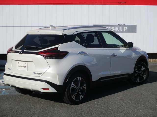 キックス １．２　Ｘ　ＦＯＵＲ　ツートーン　インテリアエディション（ｅ－ＰＯＷＥＲ）　４ＷＤ　ＭＭ３２３メモリーナビ／衝突軽減ブレーキ／踏　アラウンドビュ－　ＬＥＤ　インテリキー　ワンオーナー　盗難防止システム　４ＷＤ　オートエアコン　ＥＴＣ　ドライブレコーダ　車線逸脱警報　アルミホイール　ナビＴＶ　メモリーナビ　踏み間違え防止（2枚目）