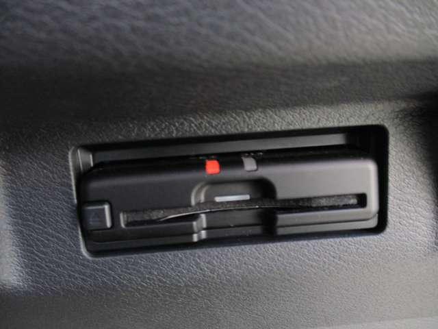 キックス １．２　Ｘ　ＦＯＵＲ　ツートーン　インテリアエディション（ｅ－ＰＯＷＥＲ）　４ＷＤ　ＭＭ３２３メモリーナビ／衝突軽減ブレーキ／踏　アラウンドビュ－　ＬＥＤ　インテリキー　ワンオーナー　盗難防止システム　４ＷＤ　オートエアコン　ＥＴＣ　ドライブレコーダ　車線逸脱警報　アルミホイール　ナビＴＶ　メモリーナビ　踏み間違え防止（8枚目）