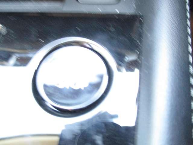 キックス １．２　Ｘ　ＦＯＵＲ　ツートーン　インテリアエディション（ｅ－ＰＯＷＥＲ）　４ＷＤ　ＭＭ３２３メモリーナビ／衝突軽減ブレーキ／踏　アラウンドビュ－　ＬＥＤ　インテリキー　ワンオーナー　盗難防止システム　４ＷＤ　オートエアコン　ＥＴＣ　ドライブレコーダ　車線逸脱警報　アルミホイール　ナビＴＶ　メモリーナビ　踏み間違え防止（11枚目）