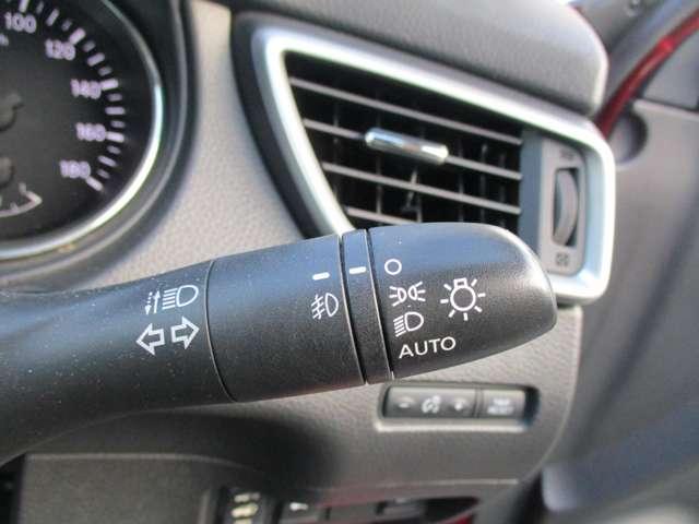 エクストレイル 2.0 20X エマージェンシーブレーキパッケージ 3列車 4WD MM514メモリーナビ/衝突軽減ブレーキ/踏み スマキ- アイドリングSTOP セキュリティ AWD アルミ ナビ&TV メモリーナビゲーション LEDヘッドランプ エアコン ワンセグ パワーステアリング キーレス ETC車載器 パワーウインドウ(12枚目)