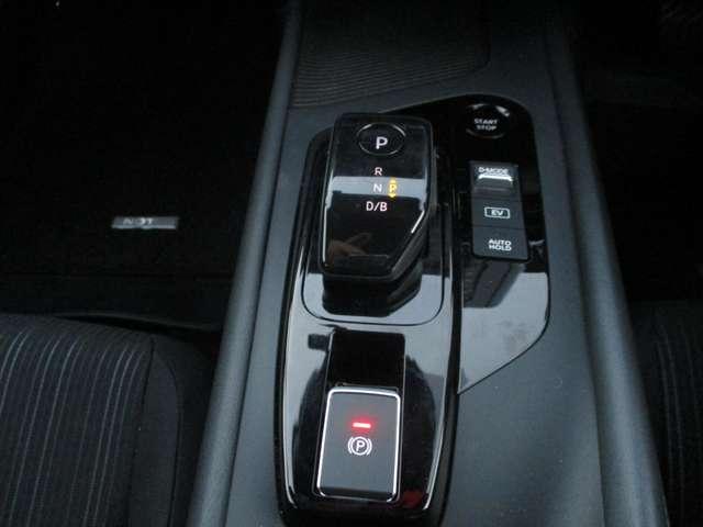 ノート 1.2 X 衝突軽減ブレーキ/踏み間違い防止装置 リアカメラ 衝突被害軽減ブレ-キ 全方位カメラ ETC付 LEDヘッドライト レーンアシスト インテリジェントキー ワンオーナー ドラレコ アイドリングストップ 整備記録簿 盗難防止システム TVナビ(11枚目)