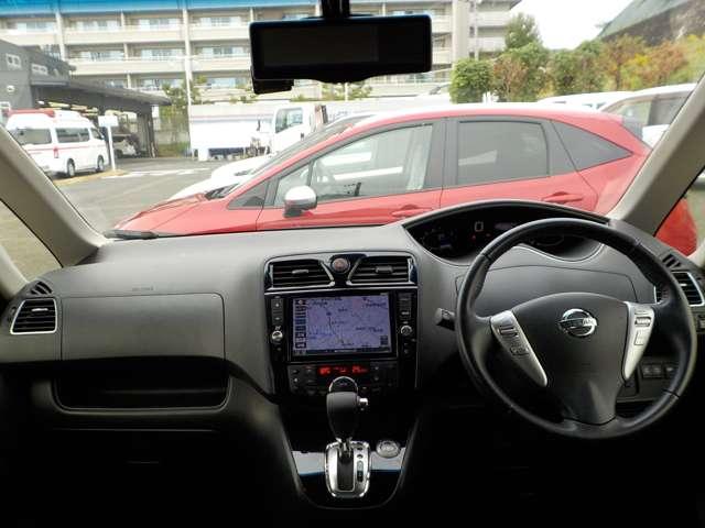 セレナ ２．０　ハイウェイスター　Ｖセレクション＋ＳａｆｅｔｙＩＩ　Ｓ－ＨＹＢＲＩＤ　１オーナー・後席モニター・前後ドラレコ　踏み間違い防止装置　Ｒカメラ　インテリジェントキー　レーンキープ　パワーステアリング　ワンオーナー　ＥＴＣ　クルーズコントロール　ドラレコ　ワンセグテレビ　メモリーナビ　ナビＴＶ　ＡＢＳ　キーフリー（4枚目）