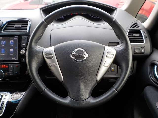 セレナ ２．０　ハイウェイスター　Ｖセレクション＋ＳａｆｅｔｙＩＩ　Ｓ－ＨＹＢＲＩＤ　１オーナー・後席モニター・前後ドラレコ　踏み間違い防止装置　Ｒカメラ　インテリジェントキー　レーンキープ　パワーステアリング　ワンオーナー　ＥＴＣ　クルーズコントロール　ドラレコ　ワンセグテレビ　メモリーナビ　ナビＴＶ　ＡＢＳ　キーフリー（11枚目）
