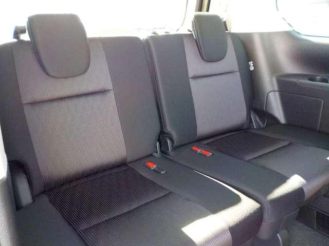 セレナ ２．０　ハイウェイスター　Ｖセレクション　プロパイロット・ドラレコ・全周囲カメラ　全周カメラ　Ｉ－ＳＴＯＰ　サイドカメラ　両側ＡＳＤ　レーダークルーズＣ　車線逸脱　ＬＥＤヘッドライト　バックカメラ　パーキングアシスト　ＥＴＣ　寒冷地仕様　ＴＶナビ　ドライブレコーダー　キーレス（16枚目）