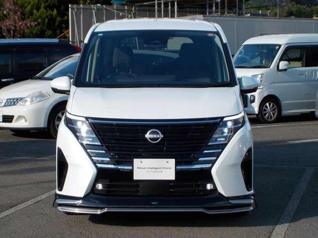 セレナ 2.0 ハイウェイスターV 試乗車UP・プロパイロット・後席モニター W電動スライド レーダークルコン レーンアシスト 展示試乗車UP LEDランプ ワンオーナー車 盗難防止システム ETC装備 カーテンエアバッグ アルミホイール キーフリー メモリ-ナビ ナビTV(2枚目)