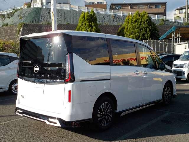 セレナ 2.0 ハイウェイスターV 試乗車UP・プロパイロット・後席モニター W電動スライド レーダークルコン レーンアシスト 展示試乗車UP LEDランプ ワンオーナー車 盗難防止システム ETC装備 カーテンエアバッグ アルミホイール キーフリー メモリ-ナビ ナビTV(3枚目)