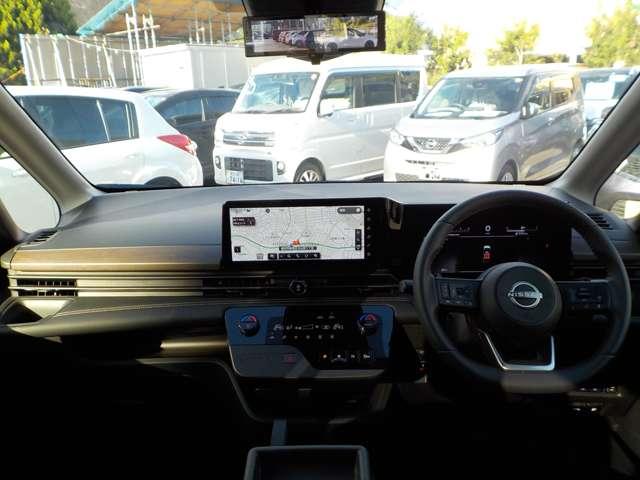 セレナ 2.0 ハイウェイスターV 試乗車UP・プロパイロット・後席モニター W電動スライド レーダークルコン レーンアシスト 展示試乗車UP LEDランプ ワンオーナー車 盗難防止システム ETC装備 カーテンエアバッグ アルミホイール キーフリー メモリ-ナビ ナビTV(4枚目)