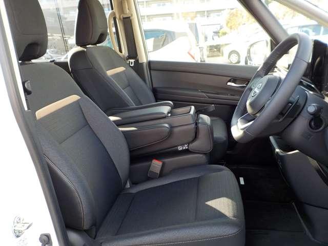 セレナ 2.0 ハイウェイスターV 試乗車UP・プロパイロット・後席モニター W電動スライド レーダークルコン レーンアシスト 展示試乗車UP LEDランプ ワンオーナー車 盗難防止システム ETC装備 カーテンエアバッグ アルミホイール キーフリー メモリ-ナビ ナビTV(14枚目)