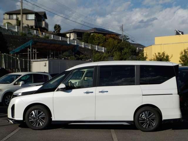 セレナ 2.0 ハイウェイスターV 試乗車UP・プロパイロット・後席モニター W電動スライド レーダークルコン レーンアシスト 展示試乗車UP LEDランプ ワンオーナー車 盗難防止システム ETC装備 カーテンエアバッグ アルミホイール キーフリー メモリ-ナビ ナビTV(17枚目)