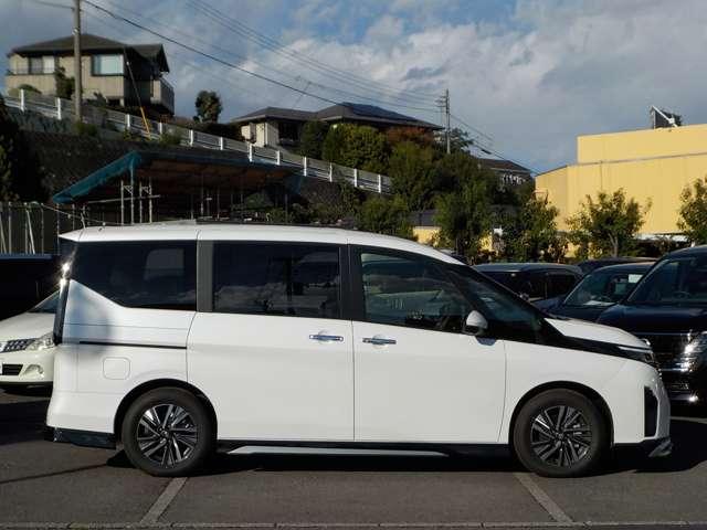 セレナ 2.0 ハイウェイスターV 試乗車UP・プロパイロット・後席モニター W電動スライド レーダークルコン レーンアシスト 展示試乗車UP LEDランプ ワンオーナー車 盗難防止システム ETC装備 カーテンエアバッグ アルミホイール キーフリー メモリ-ナビ ナビTV(18枚目)