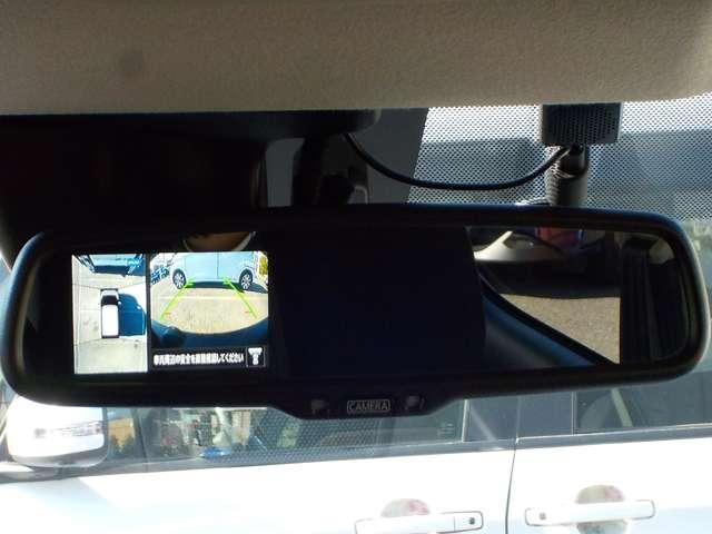 バックミラーにもアラウンドビュー画面表示できます。