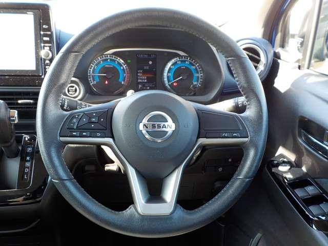 オーディオの操作がハンドルから手を離さずに操作でき便利です。