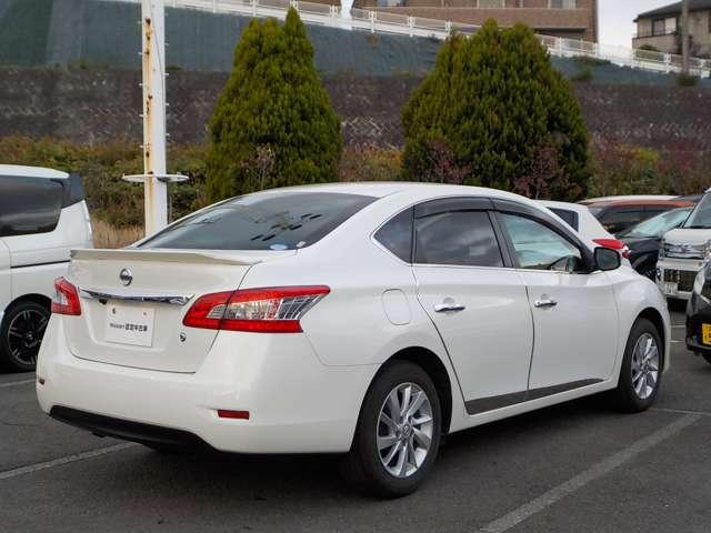 シルフィ １．８　Ｇ　１オーナー・７インチナビ・Ｂカメラ・ＥＴＣ　キーレスエントリー　サイドエアＢ　点検記録簿　スマートキー　バックカメラ　ＥＴＣ　１オーナー　アルミ　ＡＢＳ　メモリーナビ　オートエアコン　エアバッグ　パワーウインドウ　ワンセグＴＶ　ナビＴＶ（3枚目）