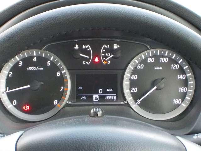 シルフィ １．８　Ｇ　１オーナー・７インチナビ・Ｂカメラ・ＥＴＣ　キーレスエントリー　サイドエアＢ　点検記録簿　スマートキー　バックカメラ　ＥＴＣ　１オーナー　アルミ　ＡＢＳ　メモリーナビ　オートエアコン　エアバッグ　パワーウインドウ　ワンセグＴＶ　ナビＴＶ（8枚目）