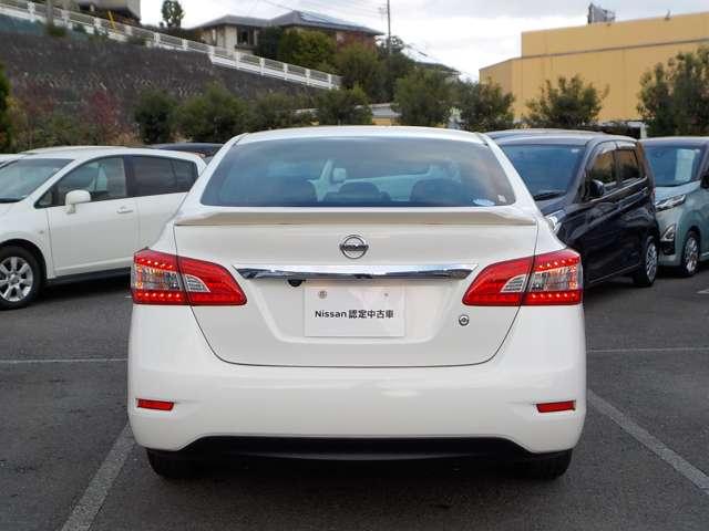 シルフィ １．８　Ｇ　１オーナー・７インチナビ・Ｂカメラ・ＥＴＣ　キーレスエントリー　サイドエアＢ　点検記録簿　スマートキー　バックカメラ　ＥＴＣ　１オーナー　アルミ　ＡＢＳ　メモリーナビ　オートエアコン　エアバッグ　パワーウインドウ　ワンセグＴＶ　ナビＴＶ（17枚目）